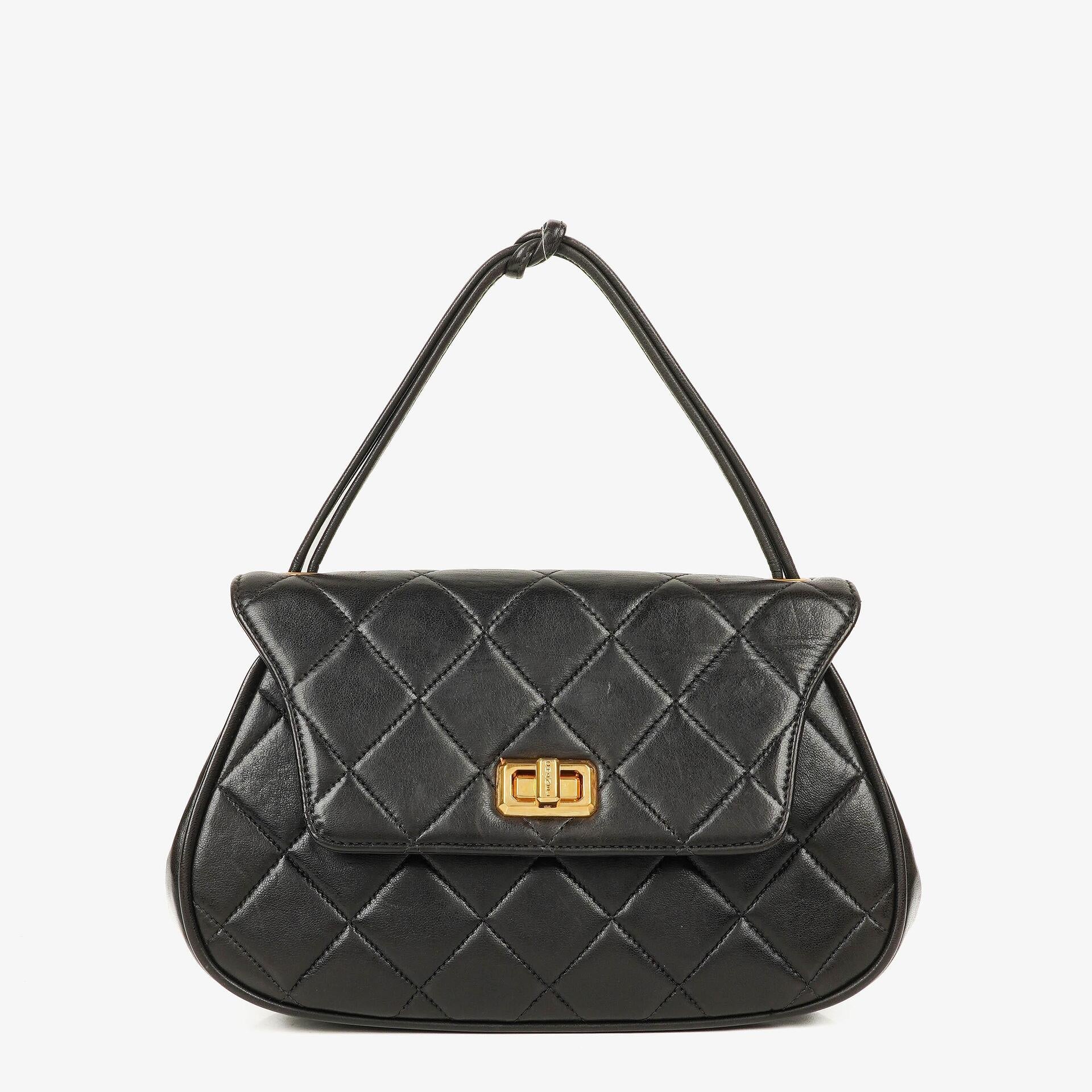 Chanel 2.55 Top-Handle Flap-Tasche aus schwarzem gestepptem Lammleder
