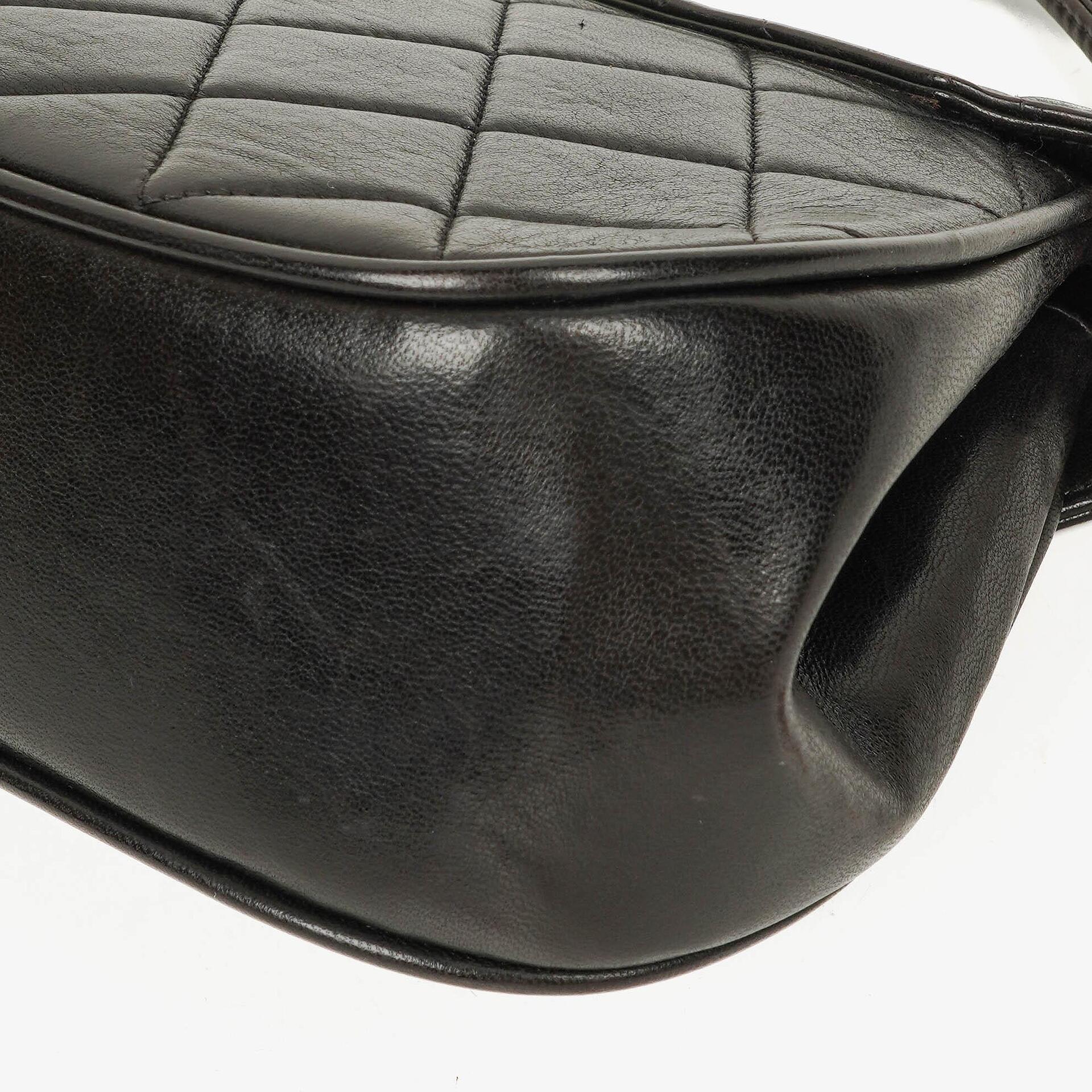 Chanel 2.55 Top-Handle Flap-Tasche aus schwarzem gestepptem Lammleder
