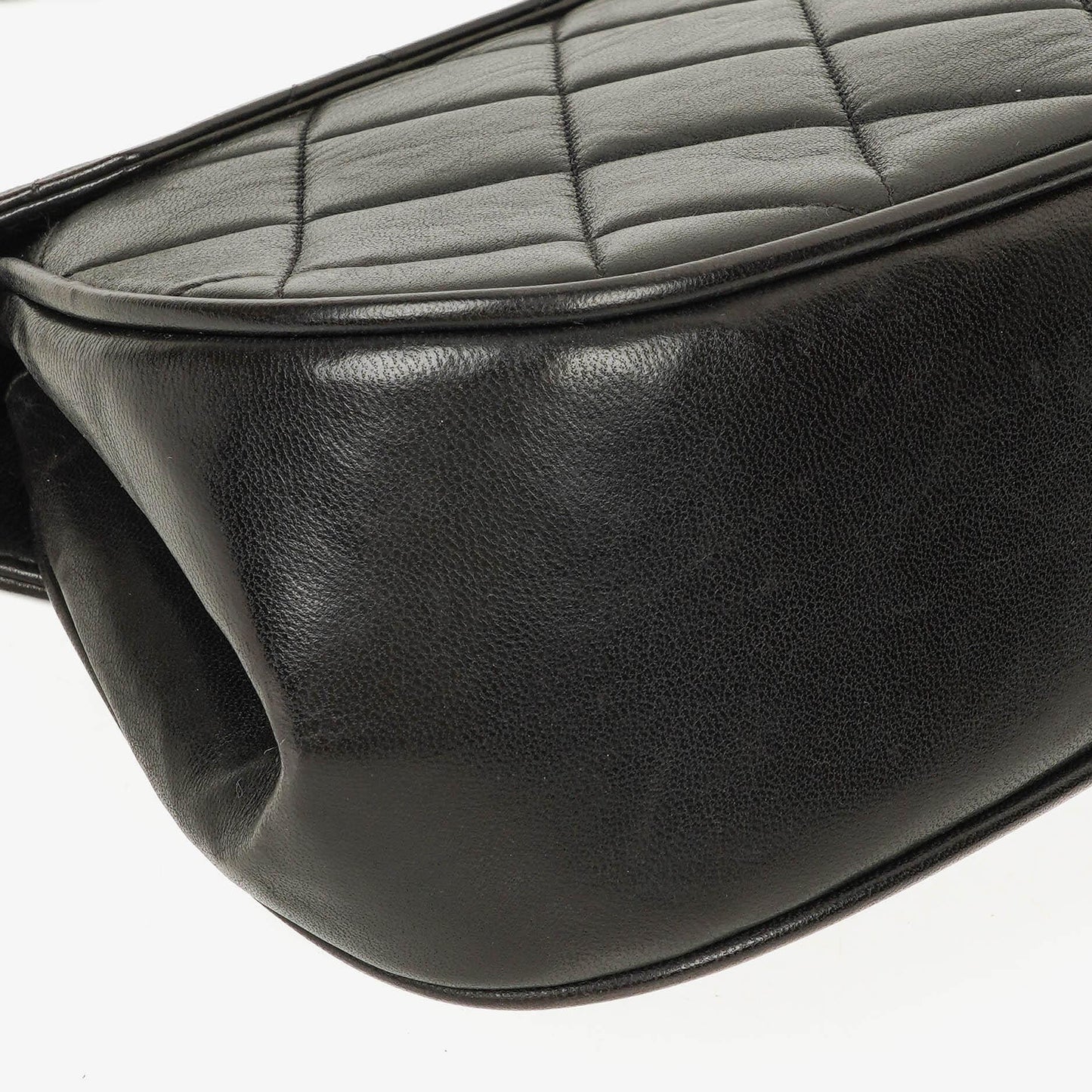Chanel 2.55 Top-Handle Flap-Tasche aus schwarzem gestepptem Lammleder