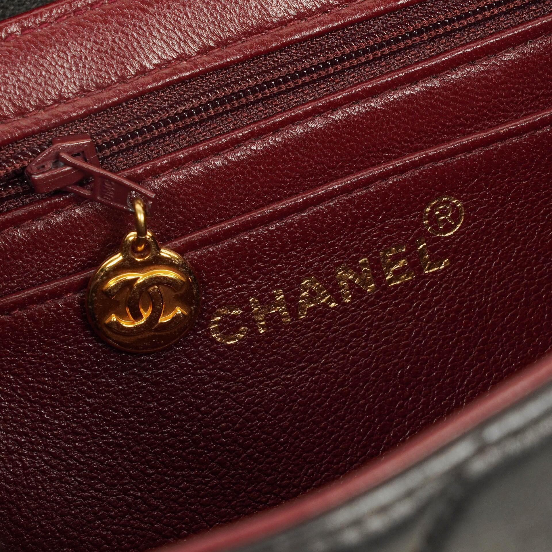 Chanel 2.55 Top-Handle Flap-Tasche aus schwarzem gestepptem Lammleder