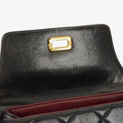 Chanel 2.55 Top-Handle Flap-Tasche aus schwarzem gestepptem Lammleder