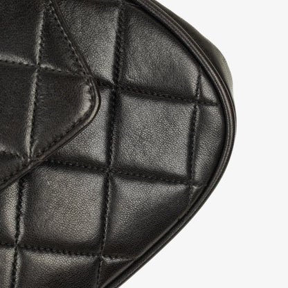 Chanel 2.55 Top-Handle Flap-Tasche aus schwarzem gestepptem Lammleder
