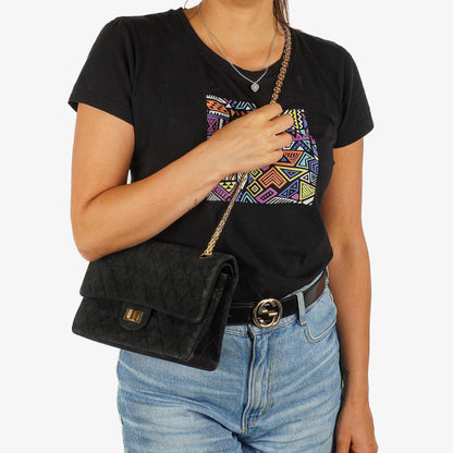 Chanel 2.55 Medium Classic Doppelklappentasche Schwarz Gepolstertes Wildleder Gold Hardware