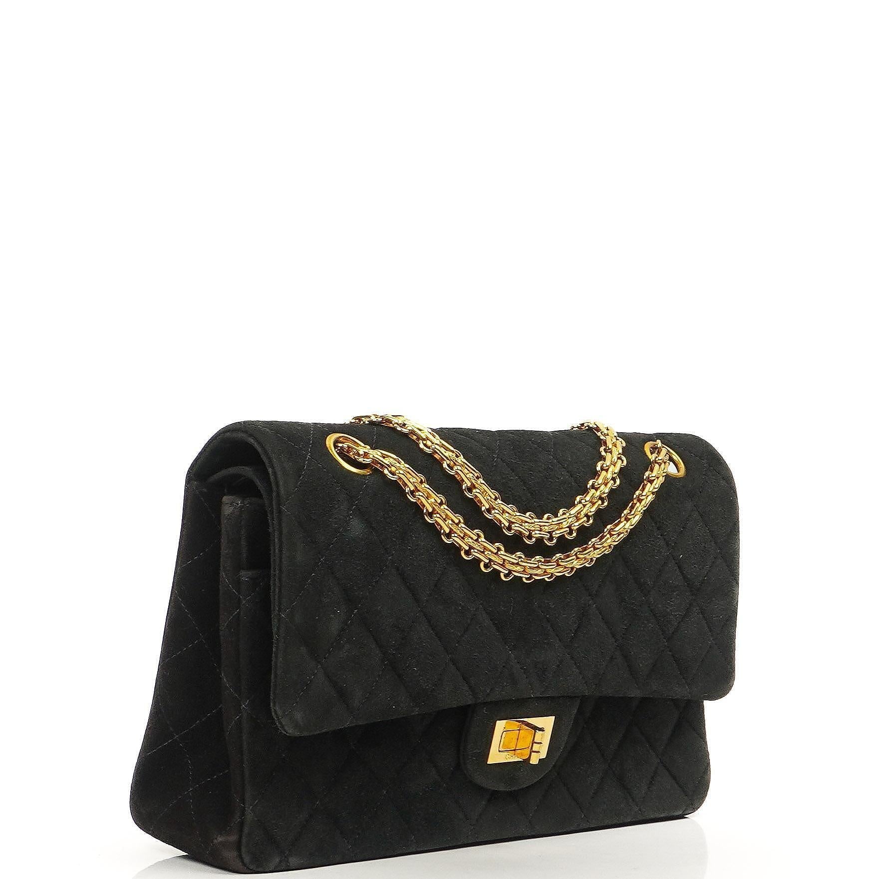 Chanel 2.55 Medium Classic Doppelklappentasche Schwarz Gepolstertes Wildleder Gold Hardware