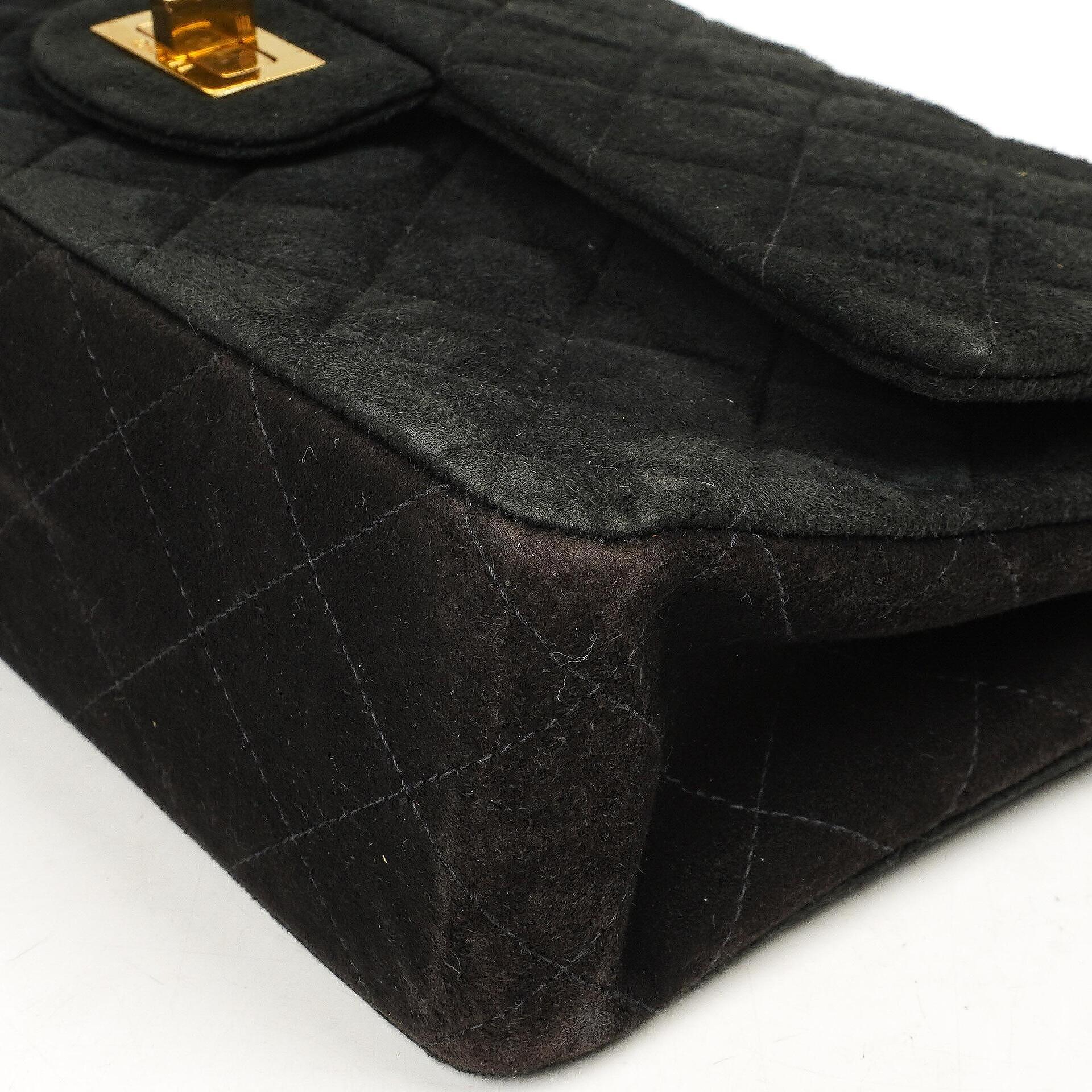 Chanel 2.55 Medium Classic Doppelklappentasche Schwarz Gepolstertes Wildleder Gold Hardware