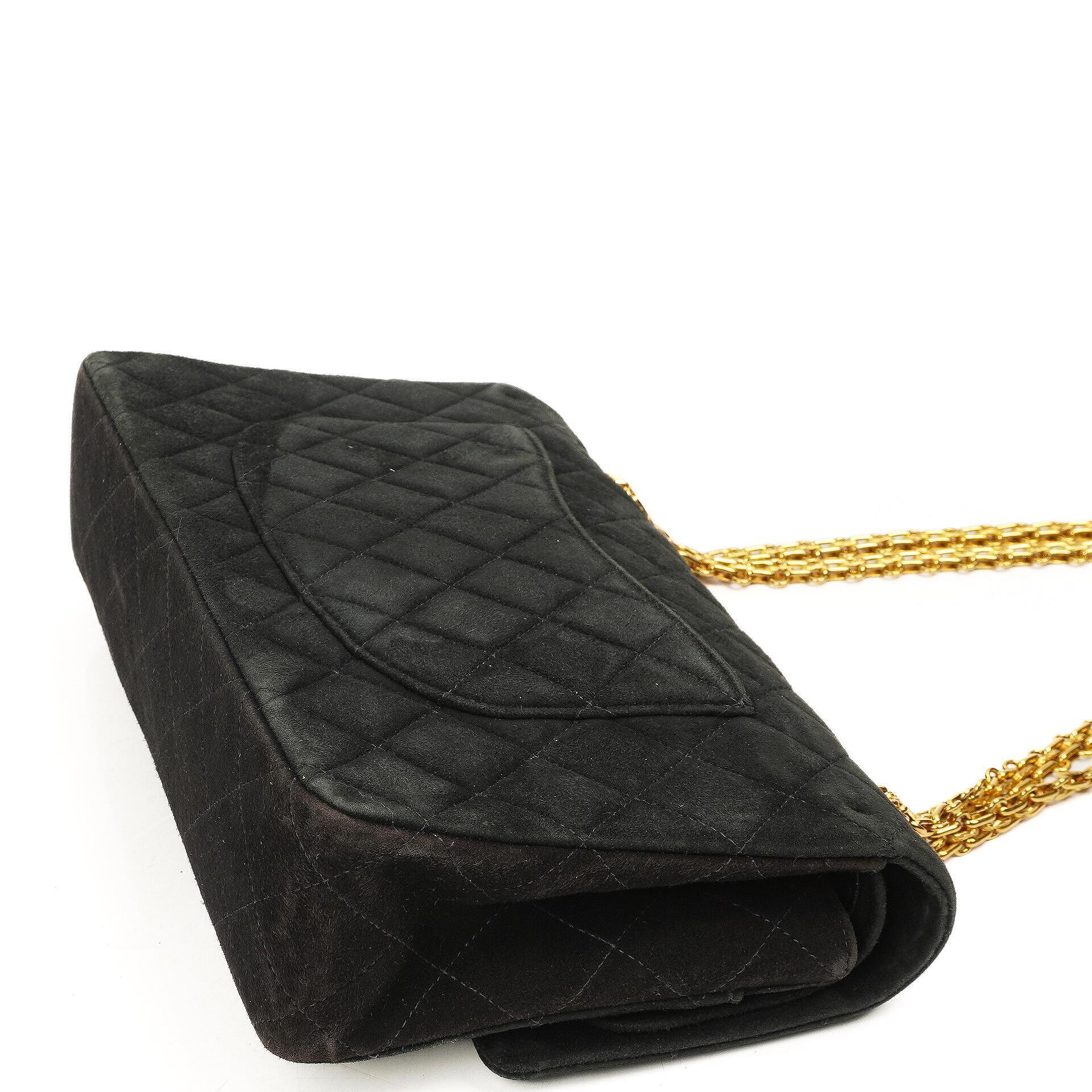 Chanel 2.55 Medium Classic Doppelklappentasche Schwarz Gepolstertes Wildleder Gold Hardware