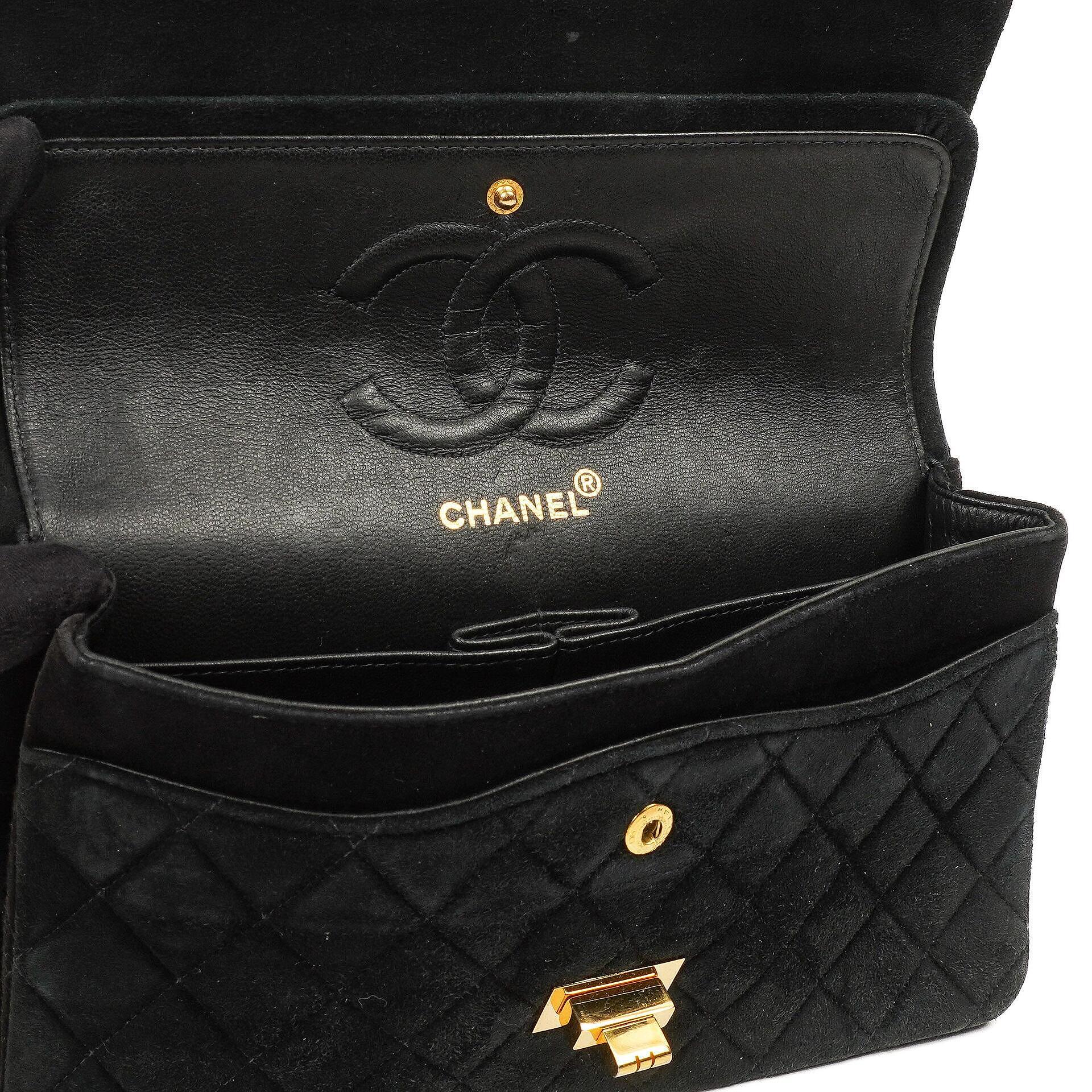 Chanel 2.55 Medium Classic Doppelklappentasche Schwarz Gepolstertes Wildleder Gold Hardware