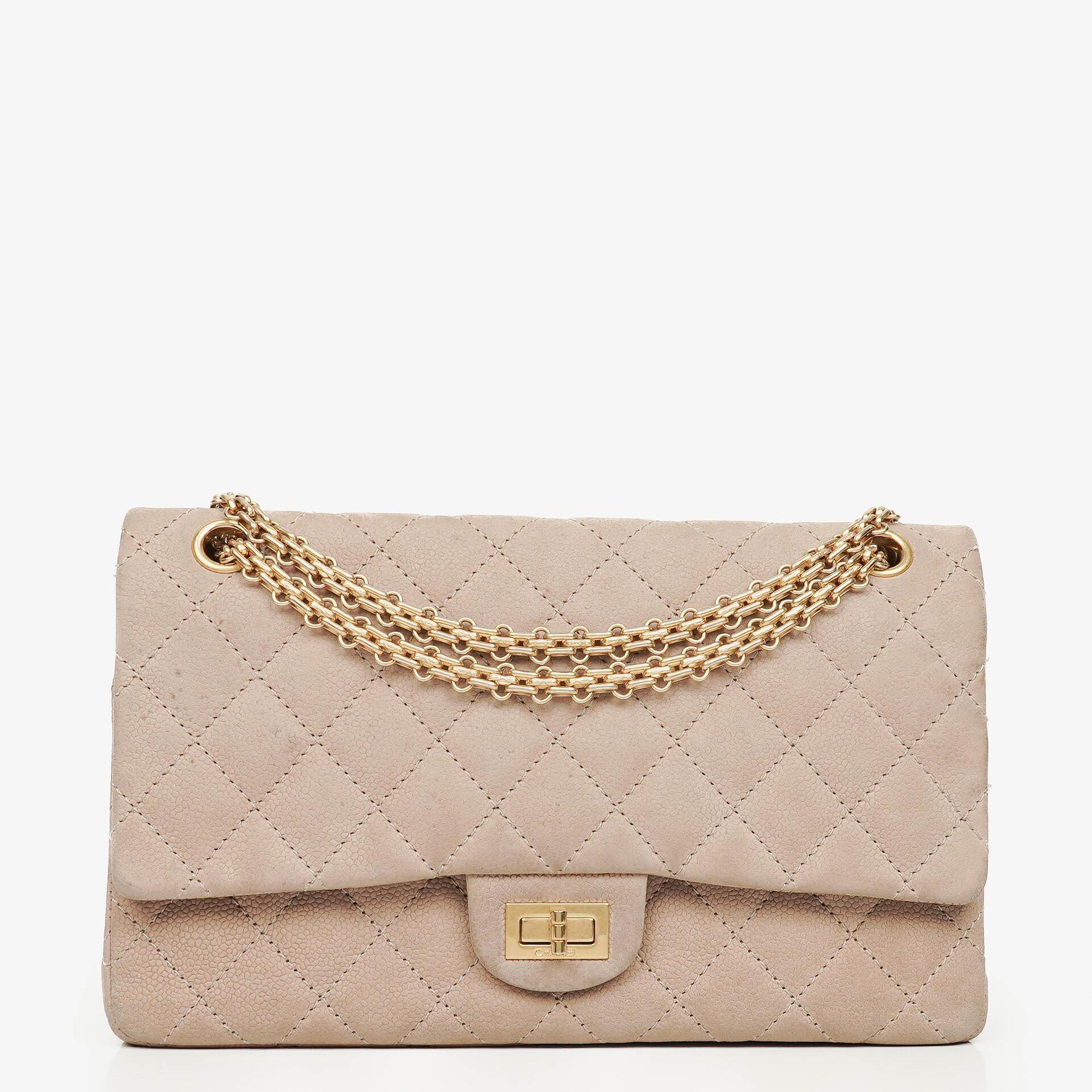 Chanel 2.55 Reissue 227 Flap Bag aus beigem gestepptem Kaviarleder mit goldfarbenen Beschlägen