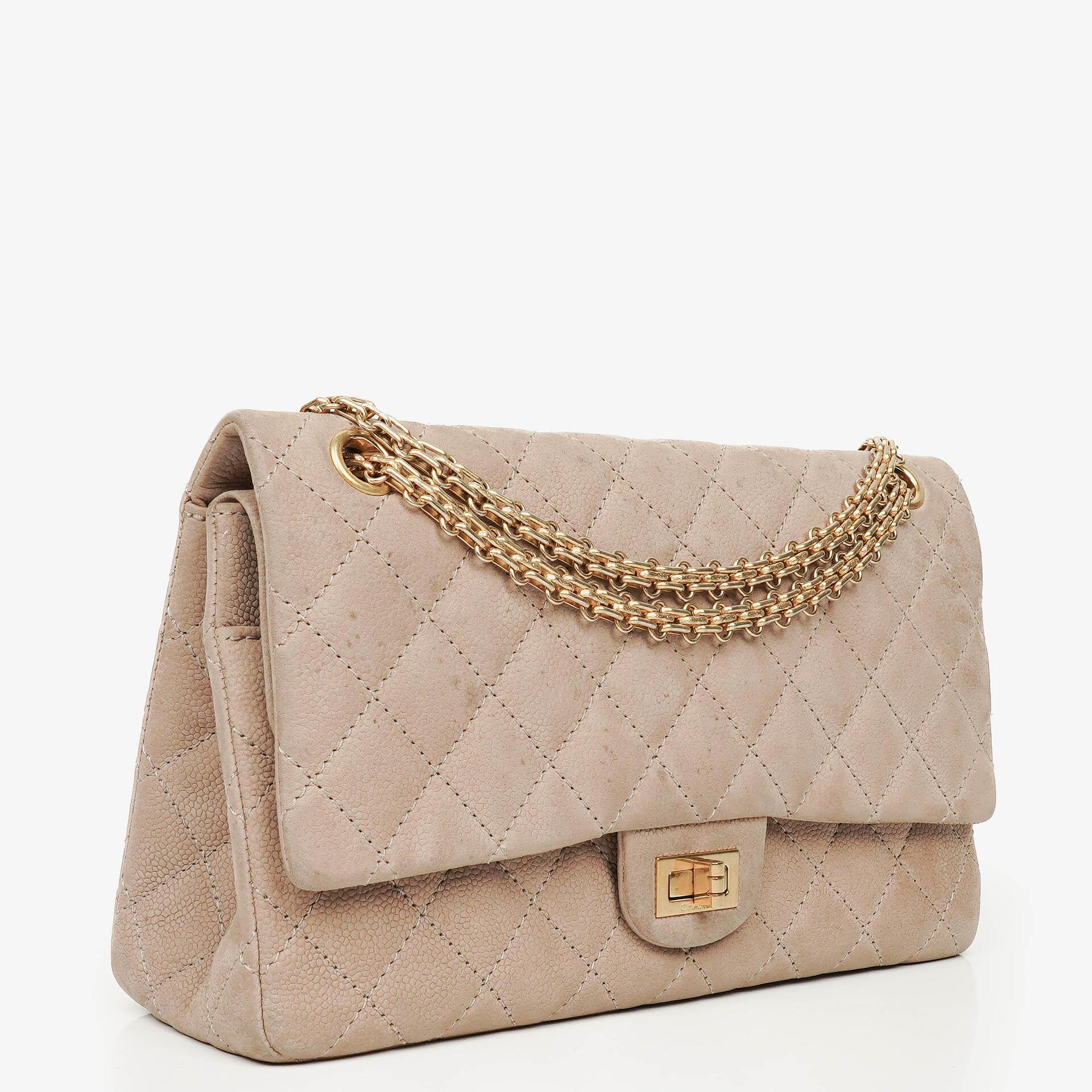 Chanel 2.55 Reissue 227 Flap Bag aus beigem gestepptem Kaviarleder mit goldfarbenen Beschlägen
