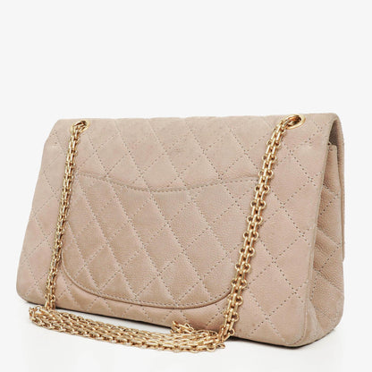 Chanel 2.55 Reissue 227 Flap Bag aus beigem gestepptem Kaviarleder mit goldfarbenen Beschlägen