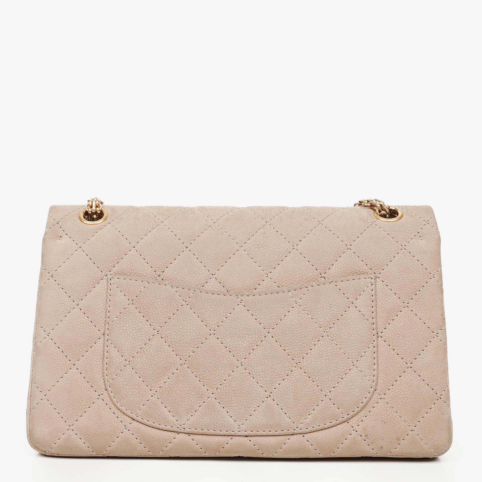 Chanel 2.55 Reissue 227 Flap Bag aus beigem gestepptem Kaviarleder mit goldfarbenen Beschlägen