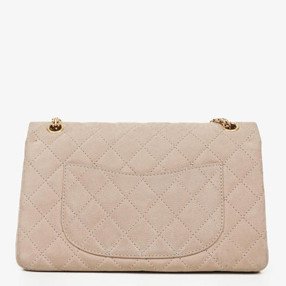 Chanel 2.55 Reissue 227 Flap Bag aus beigem gestepptem Kaviarleder mit goldfarbenen Beschlägen