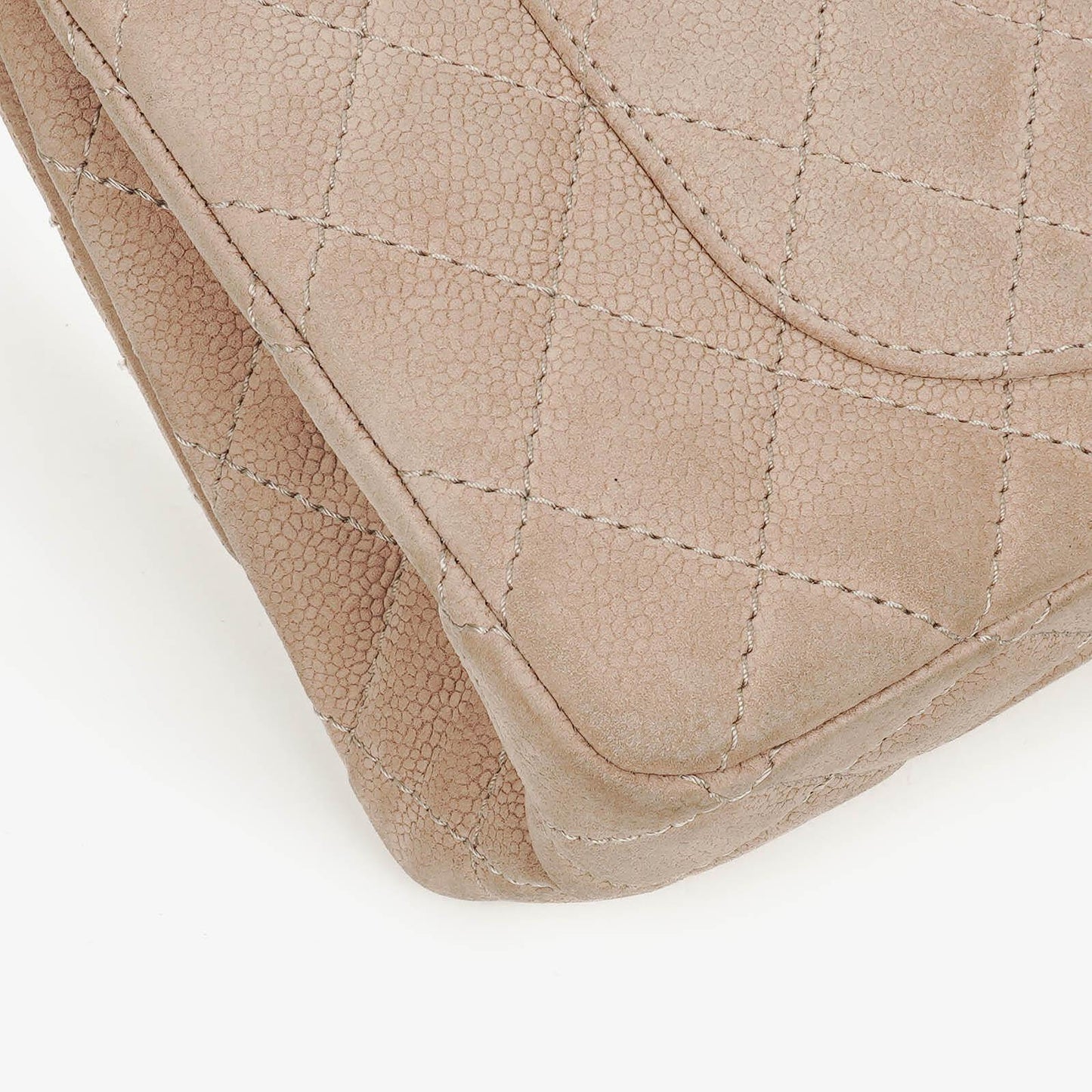 Chanel 2.55 Reissue 227 Flap Bag aus beigem gestepptem Kaviarleder mit goldfarbenen Beschlägen
