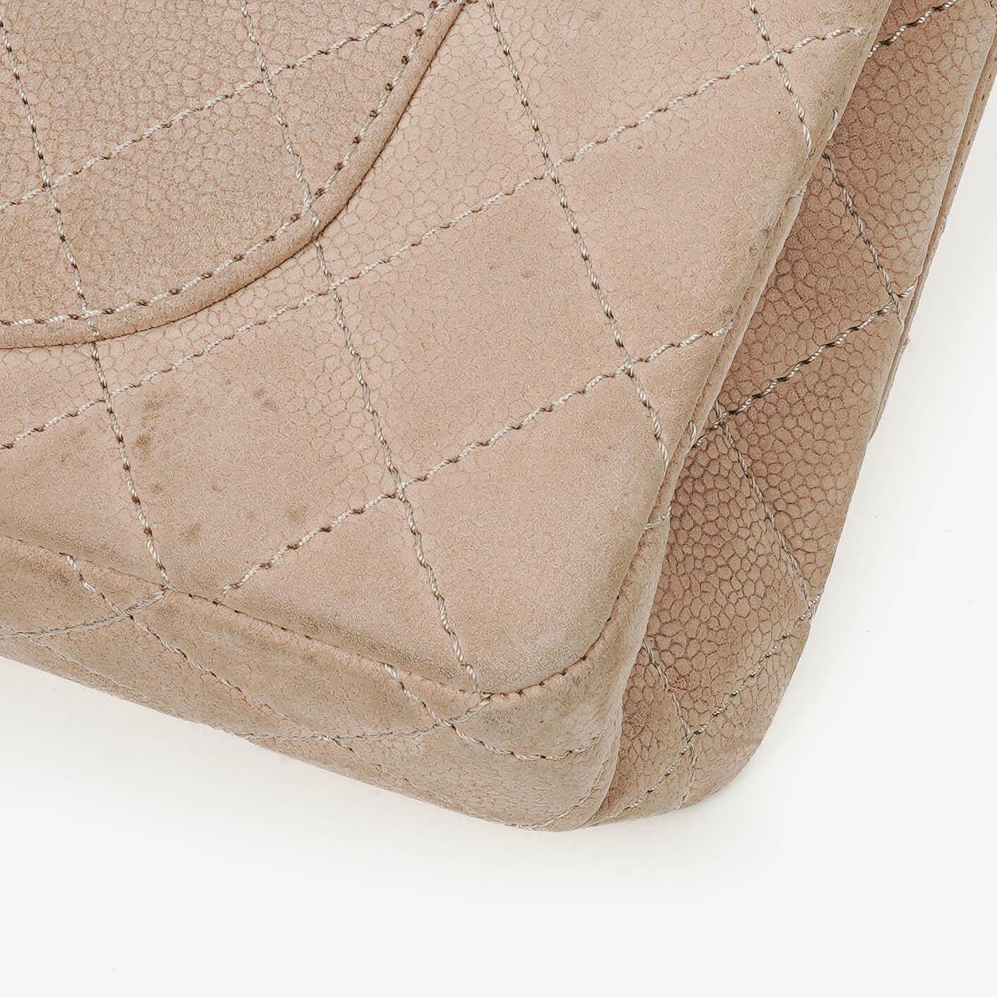 Chanel 2.55 Reissue 227 Flap Bag aus beigem gestepptem Kaviarleder mit goldfarbenen Beschlägen