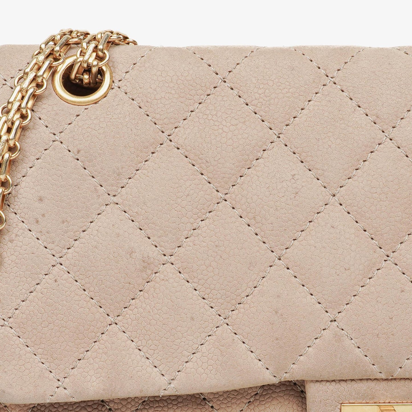 Chanel 2.55 Reissue 227 Flap Bag aus beigem gestepptem Kaviarleder mit goldfarbenen Beschlägen