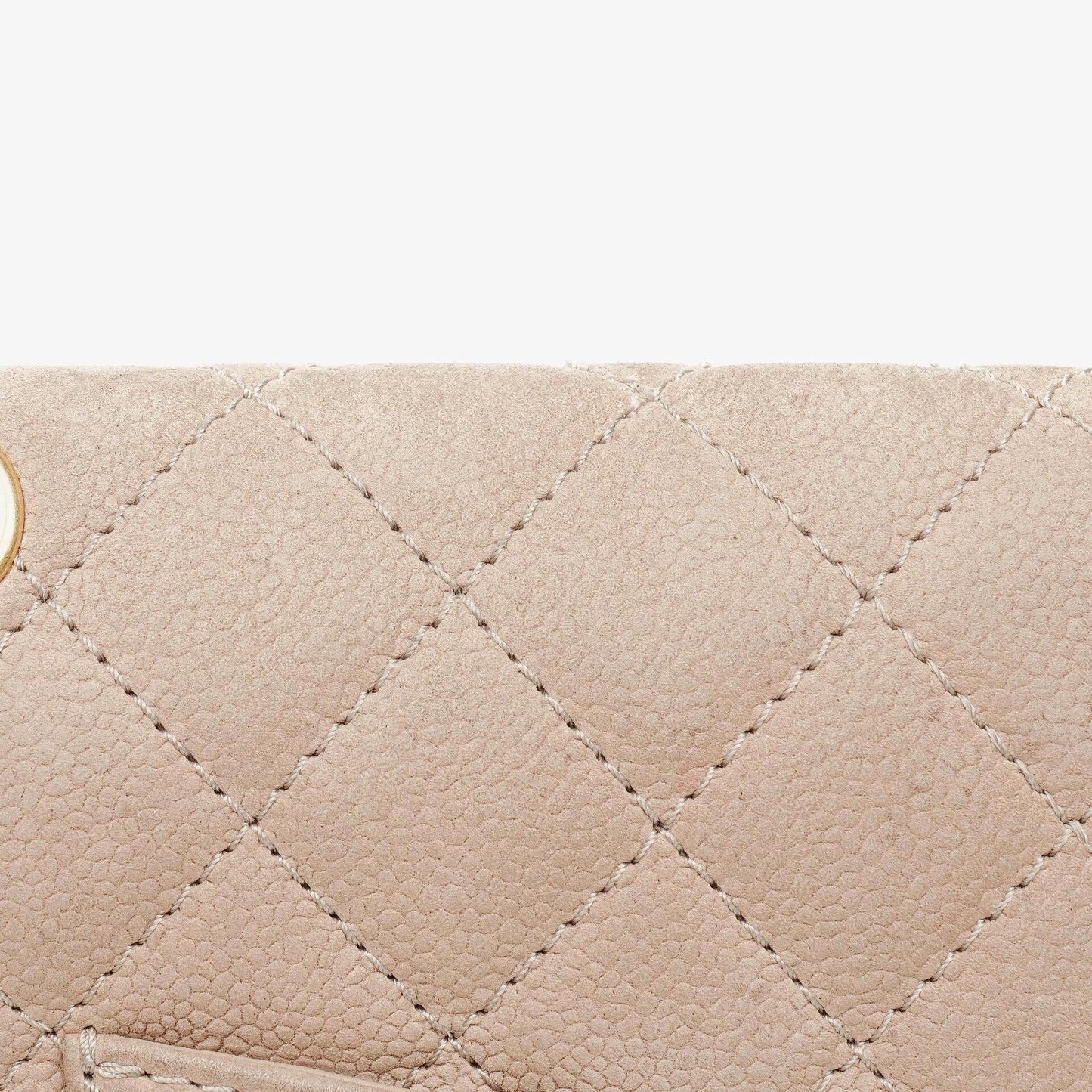 Chanel 2.55 Reissue 227 Flap Bag aus beigem gestepptem Kaviarleder mit goldfarbenen Beschlägen