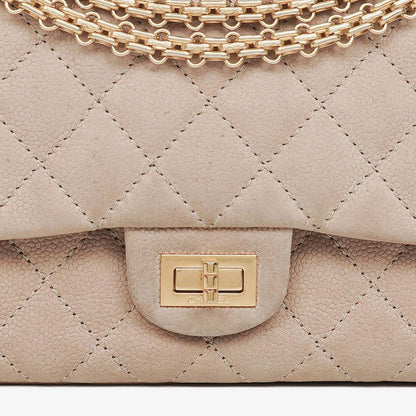 Chanel 2.55 Reissue 227 Flap Bag aus beigem gestepptem Kaviarleder mit goldfarbenen Beschlägen