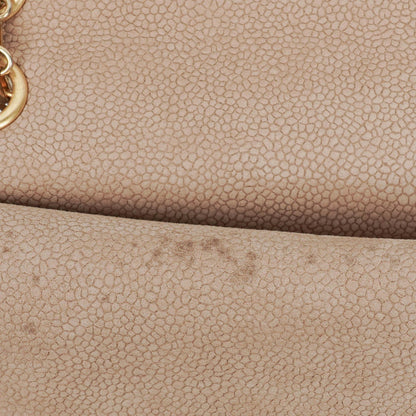 Chanel 2.55 Reissue 227 Flap Bag aus beigem gestepptem Kaviarleder mit goldfarbenen Beschlägen