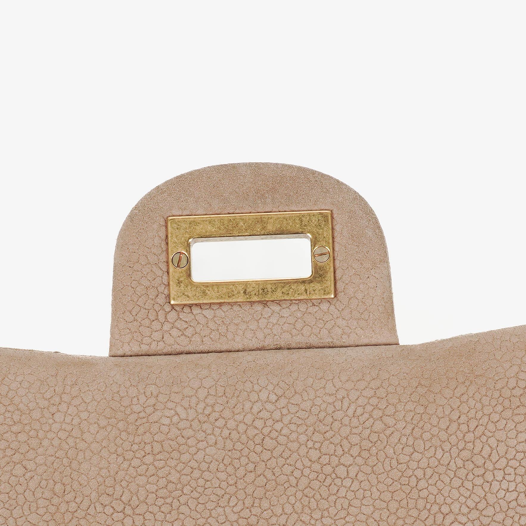 Chanel 2.55 Reissue 227 Flap Bag aus beigem gestepptem Kaviarleder mit goldfarbenen Beschlägen