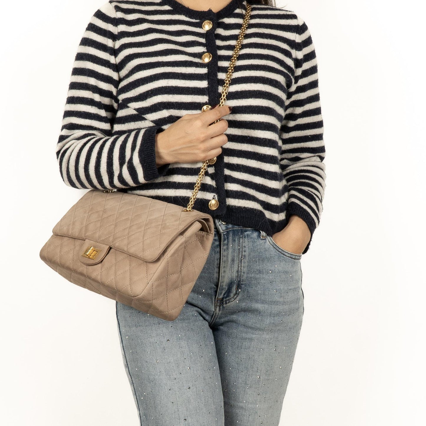 Chanel 2.55 Reissue 227 Jumbo Flap Bag aus beigem gestepptem Caviar mit goldfarbenen Beschlägen