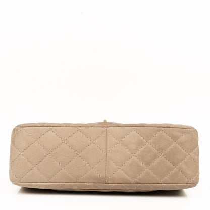Chanel 2.55 Reissue 227 Jumbo Flap Bag aus beigem gestepptem Caviar mit goldfarbenen Beschlägen