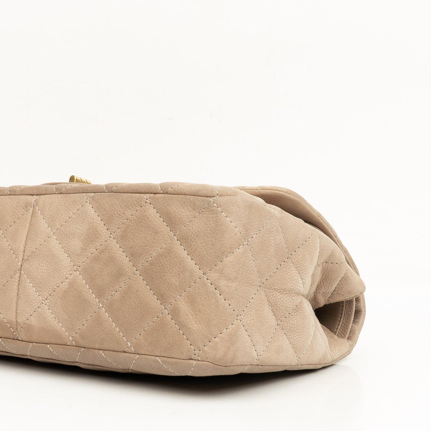 Chanel 2.55 Reissue 227 Jumbo Flap Bag aus beigem gestepptem Caviar mit goldfarbenen Beschlägen