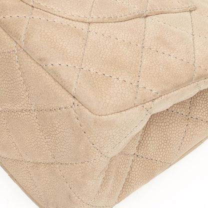 Chanel 2.55 Reissue 227 Jumbo Flap Bag aus beigem gestepptem Caviar mit goldfarbenen Beschlägen