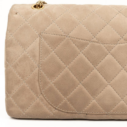 Chanel 2.55 Reissue 227 Jumbo Flap Bag aus beigem gestepptem Caviar mit goldfarbenen Beschlägen