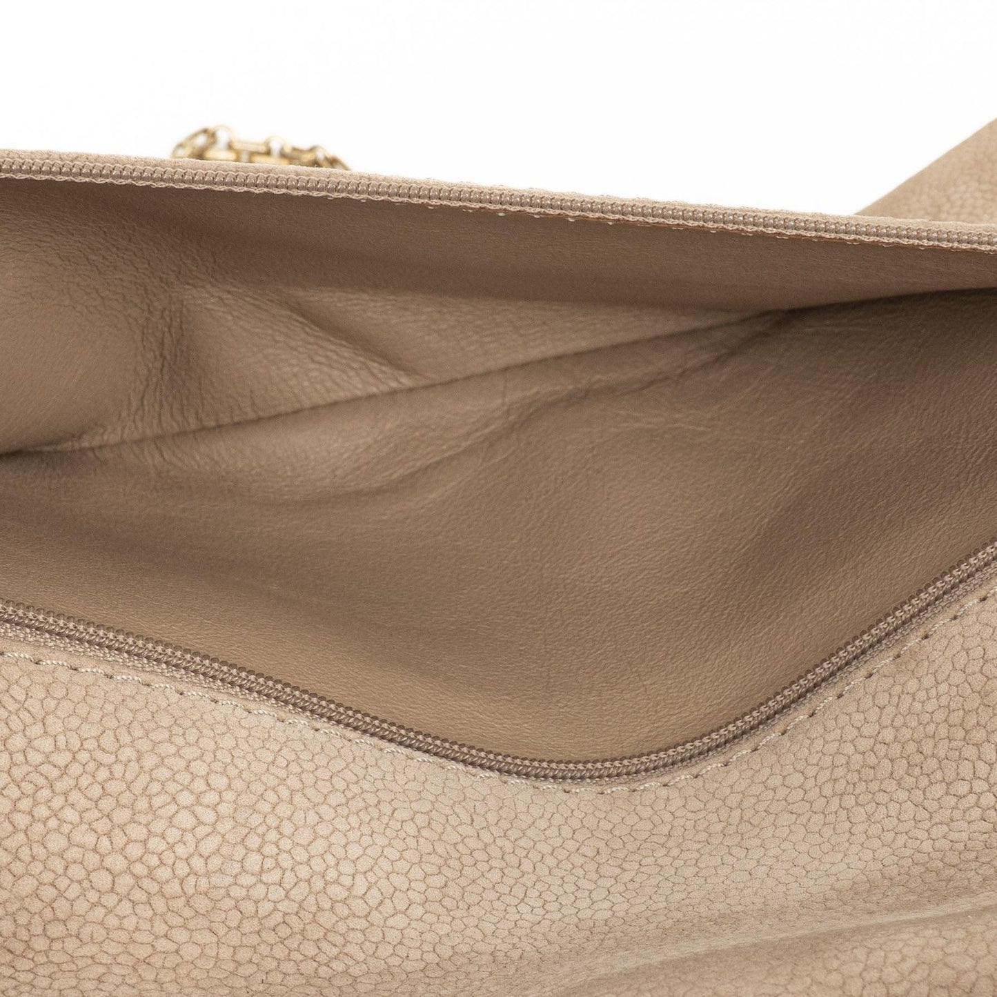 Chanel 2.55 Reissue 227 Jumbo Flap Bag aus beigem gestepptem Caviar mit goldfarbenen Beschlägen