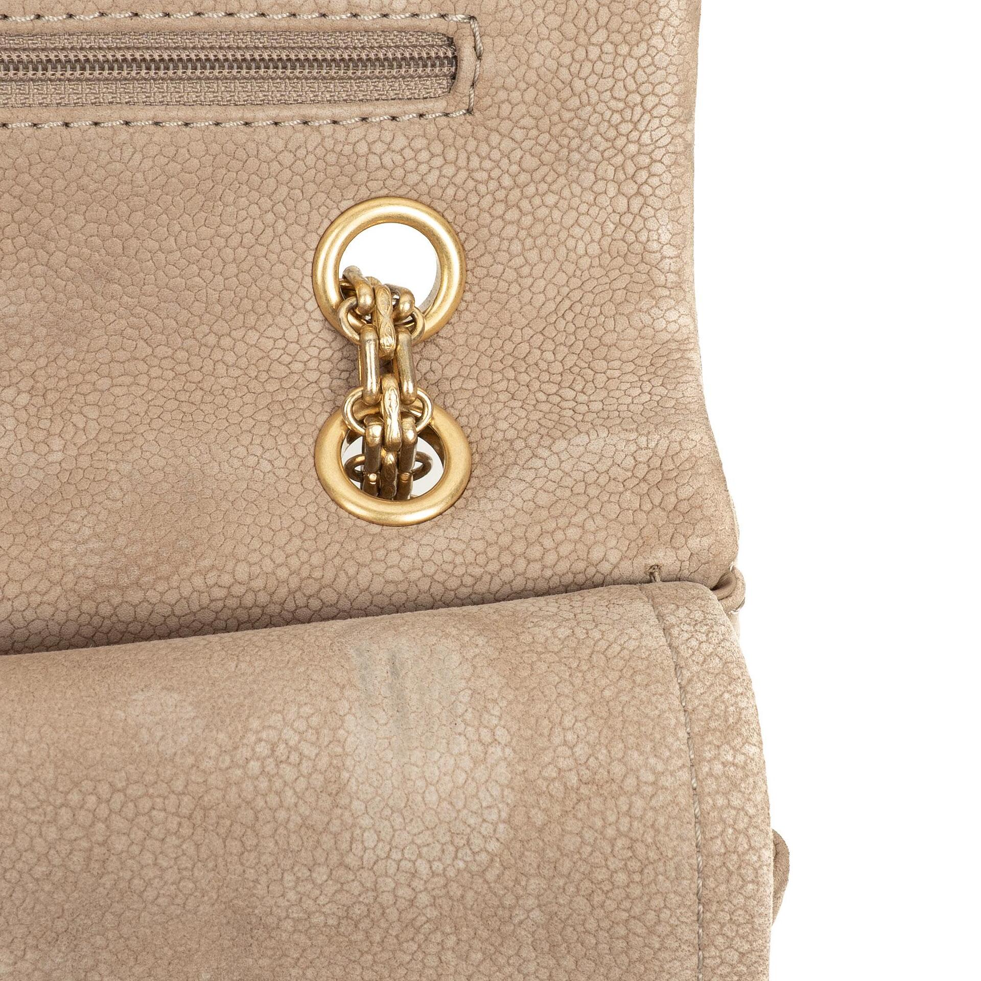 Chanel 2.55 Reissue 227 Jumbo Flap Bag aus beigem gestepptem Caviar mit goldfarbenen Beschlägen