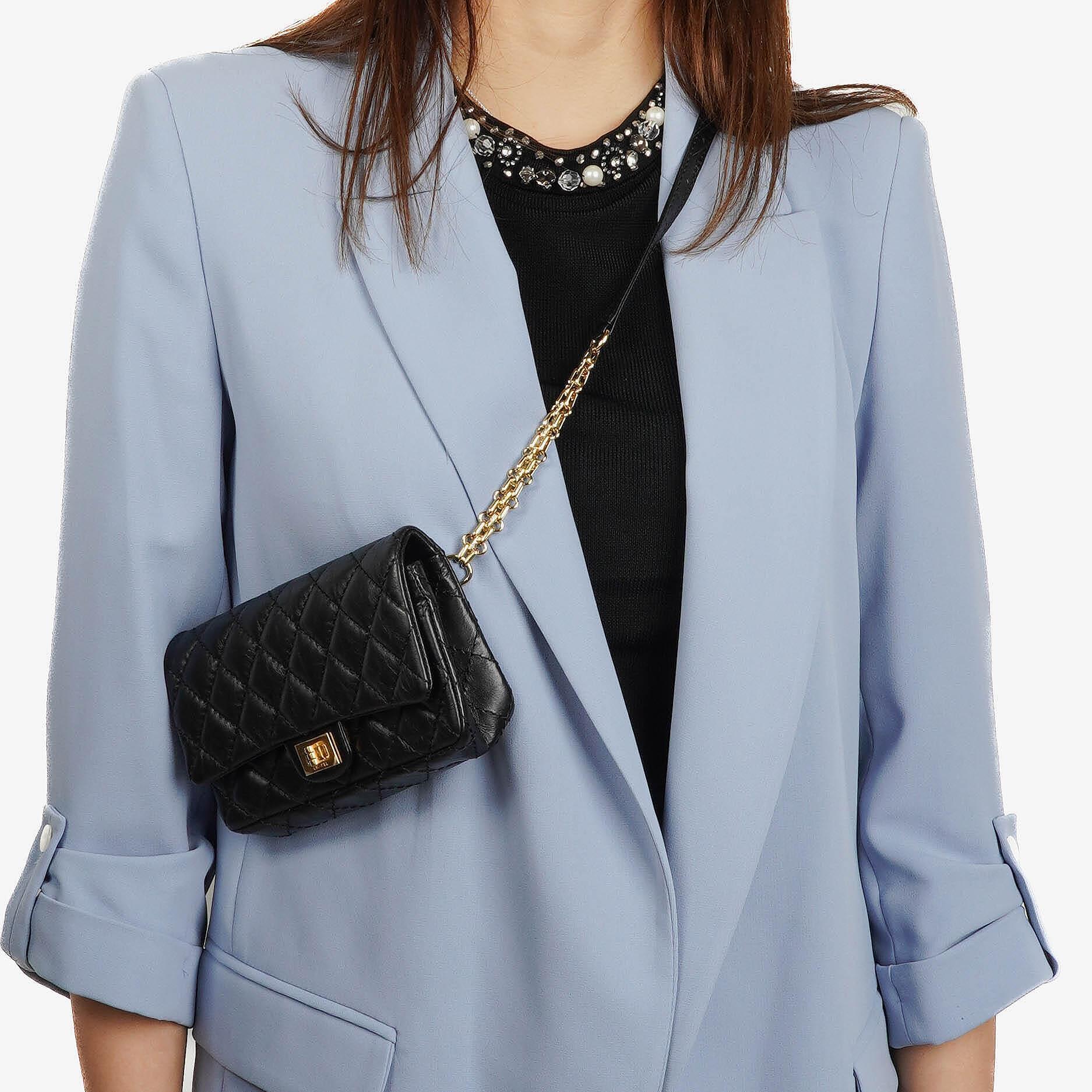 Chanel 2.55 Reissue Flap Belt Bag aus schwarzem gestepptem gealtertem Kalbsleder
