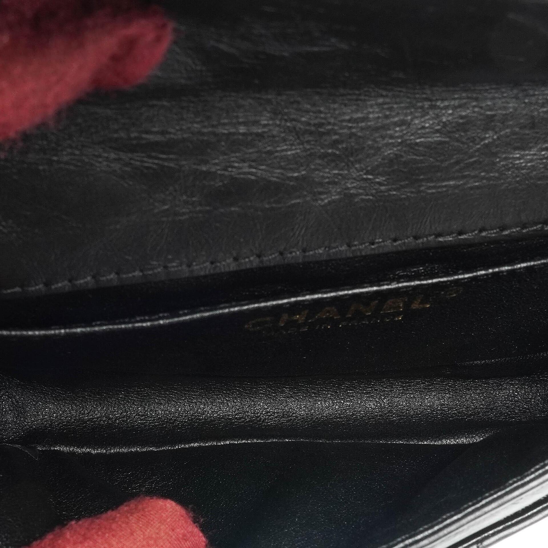 Chanel 2.55 Reissue Flap Belt Bag aus schwarzem gestepptem gealtertem Kalbsleder