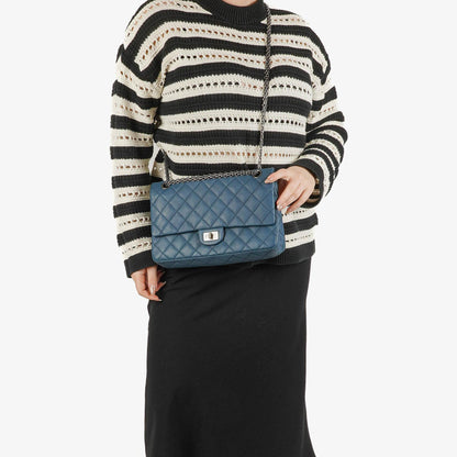 Chanel 2.55 Reissue Double Flap Tasche aus blauem gestepptem Caviar-Leder mit Ruthenium-Beschlägen