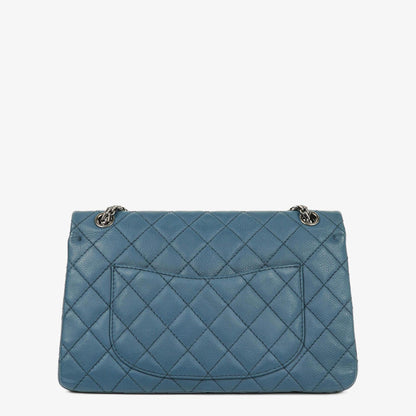Chanel 2.55 Reissue Double Flap Tasche aus blauem gestepptem Caviar-Leder mit Ruthenium-Beschlägen
