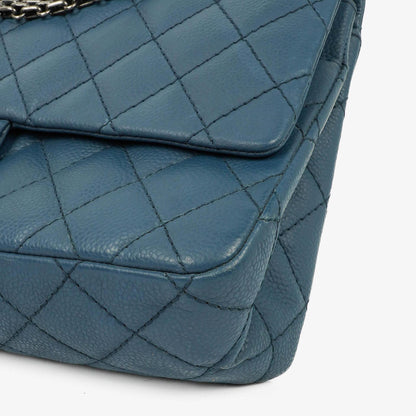 Chanel 2.55 Reissue Double Flap Tasche aus blauem gestepptem Caviar-Leder mit Ruthenium-Beschlägen