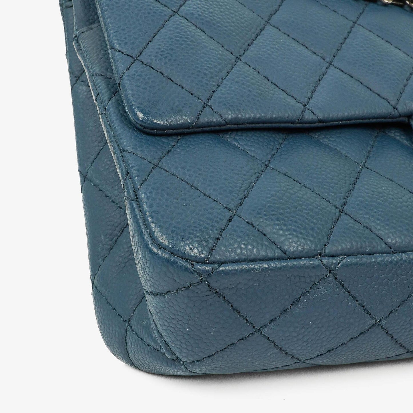 Chanel 2.55 Reissue Double Flap Tasche aus blauem gestepptem Caviar-Leder mit Ruthenium-Beschlägen