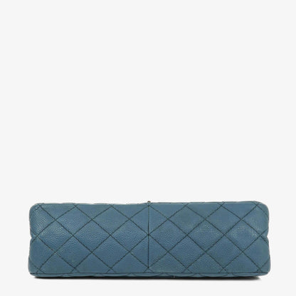 Chanel 2.55 Reissue Double Flap Tasche aus blauem gestepptem Caviar-Leder mit Ruthenium-Beschlägen