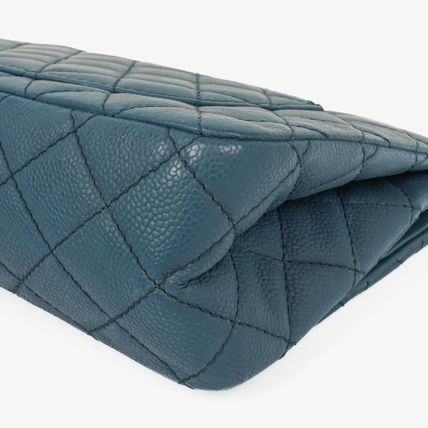 Chanel 2.55 Reissue Double Flap Tasche aus blauem gestepptem Caviar-Leder mit Ruthenium-Beschlägen