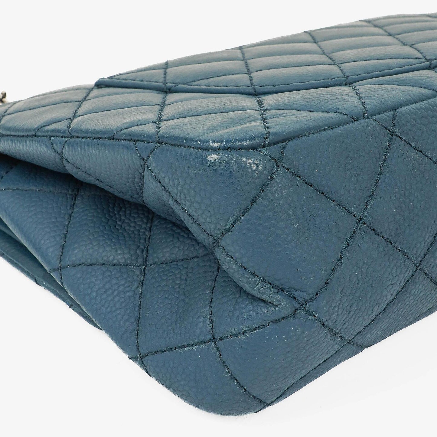 Chanel 2.55 Reissue Double Flap Tasche aus blauem gestepptem Caviar-Leder mit Ruthenium-Beschlägen