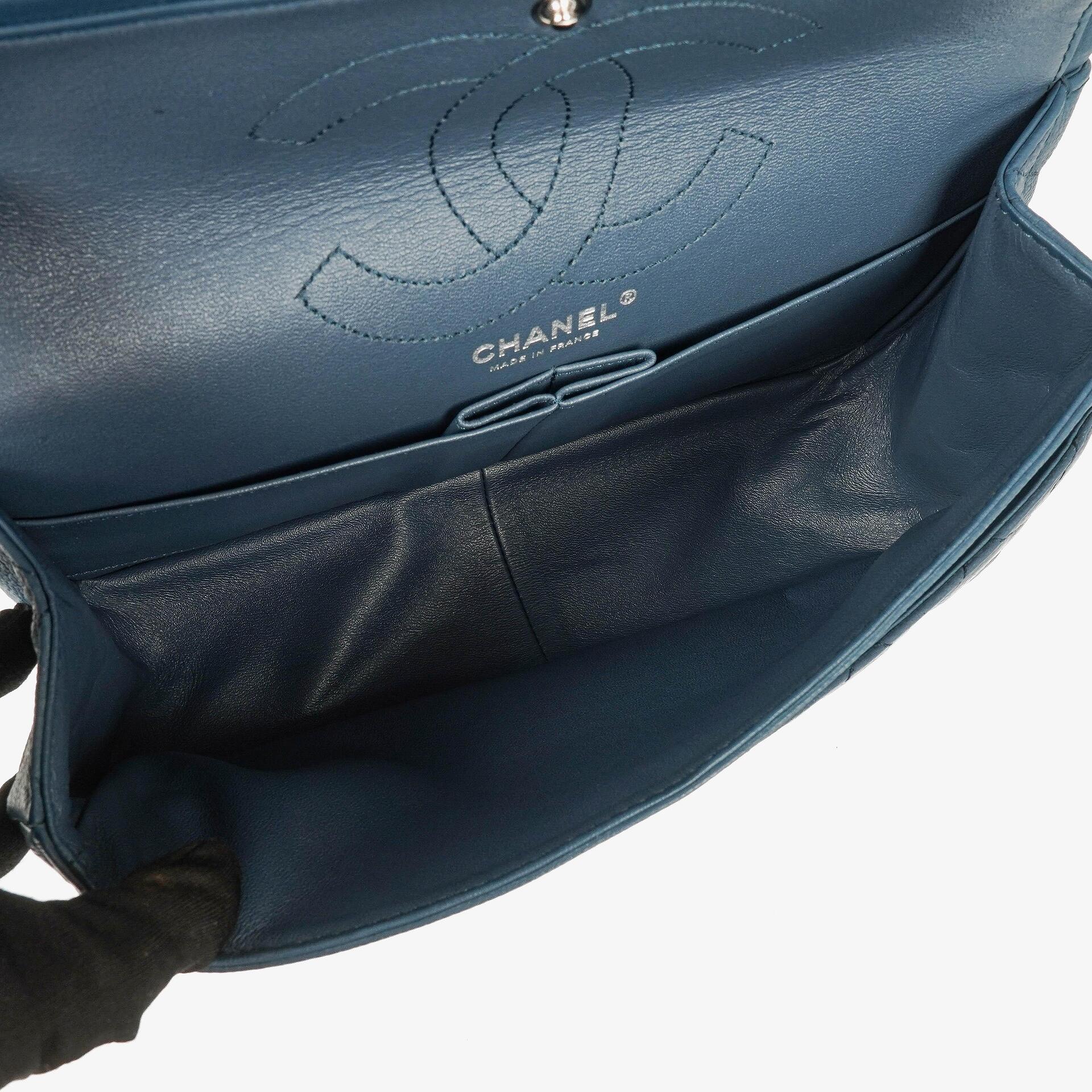 Chanel 2.55 Reissue Double Flap Tasche aus blauem gestepptem Caviar-Leder mit Ruthenium-Beschlägen
