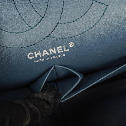 Chanel 2.55 Reissue Double Flap Tasche aus blauem gestepptem Caviar-Leder mit Ruthenium-Beschlägen