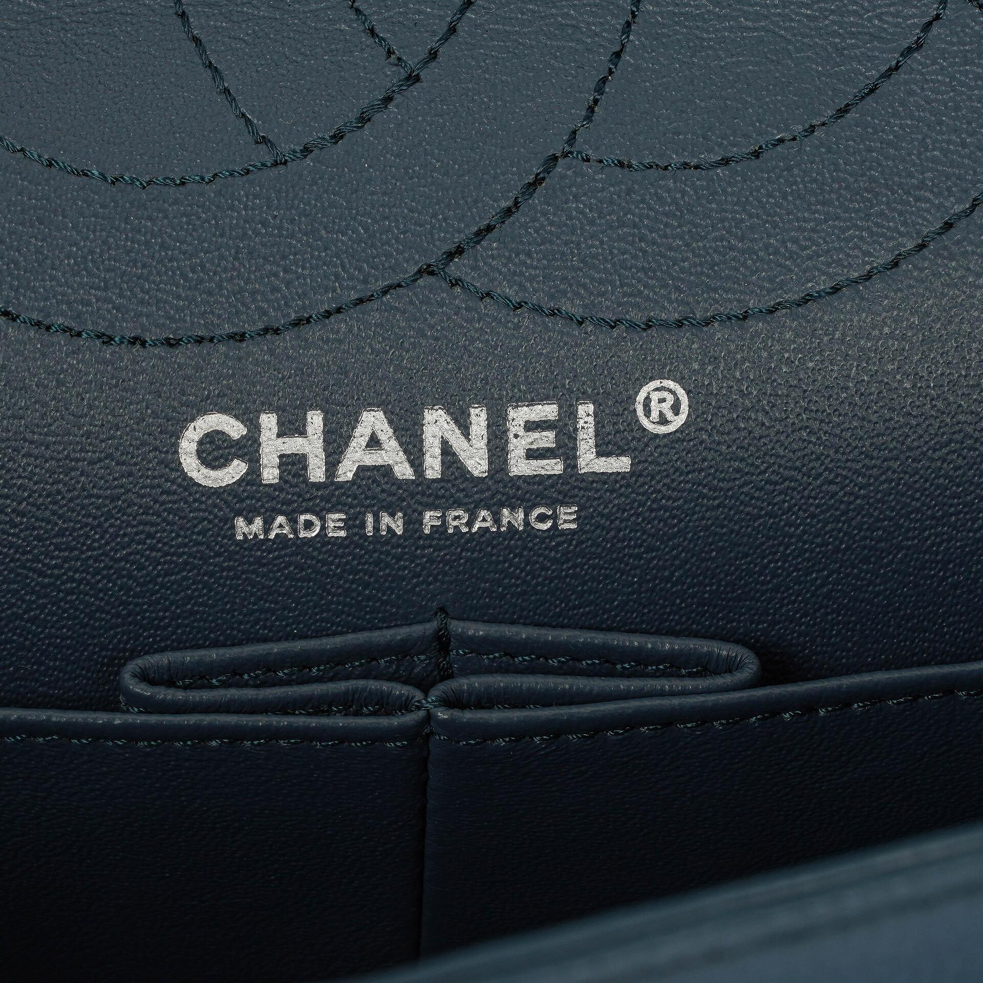 Chanel 2.55 Reissue Double Flap Tasche aus blauem gestepptem Caviar-Leder mit Ruthenium-Beschlägen