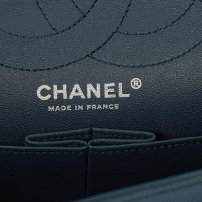 Chanel 2.55 Reissue Double Flap Tasche aus blauem gestepptem Caviar-Leder mit Ruthenium-Beschlägen