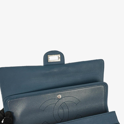 Chanel 2.55 Reissue Double Flap Tasche aus blauem gestepptem Caviar-Leder mit Ruthenium-Beschlägen