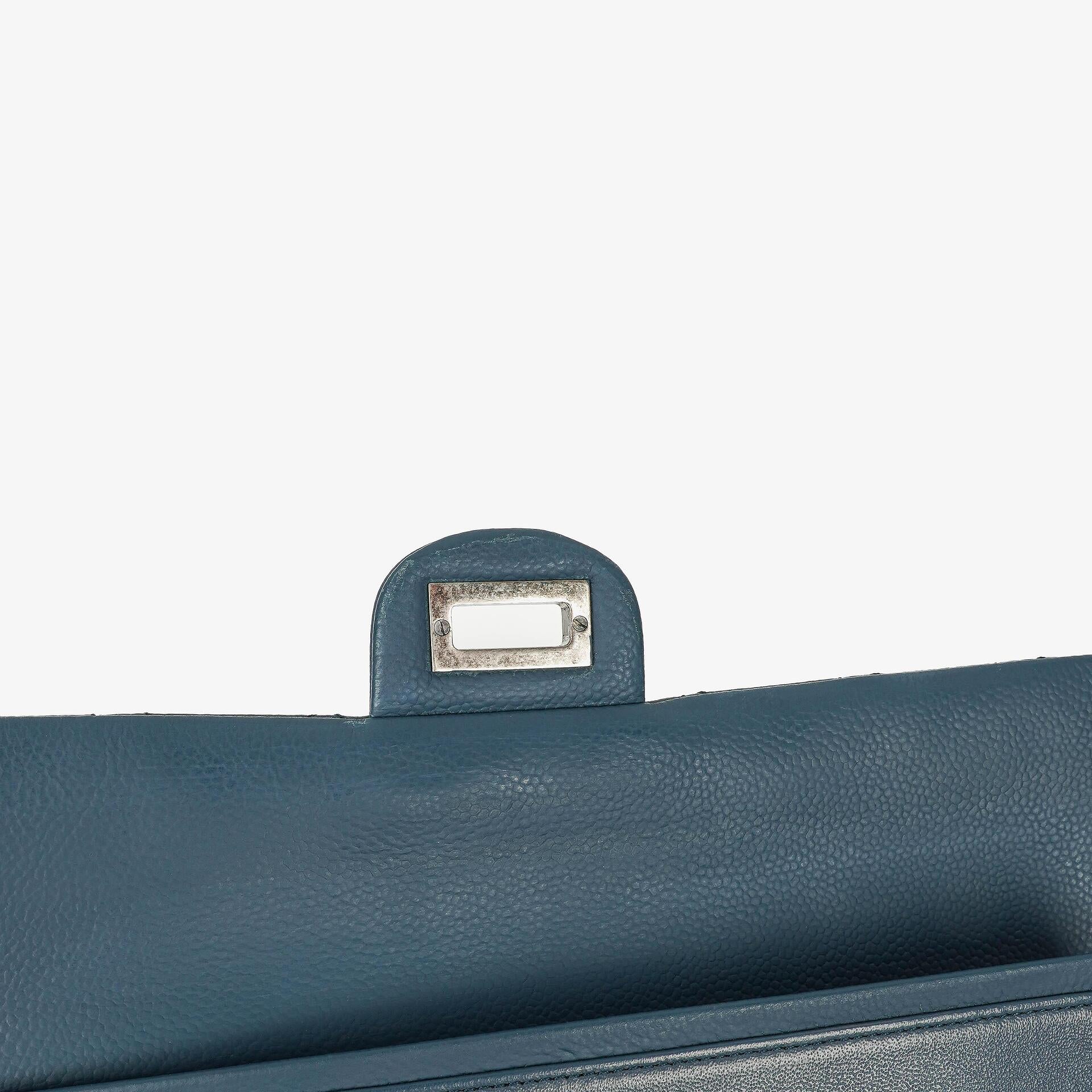 Chanel 2.55 Reissue Double Flap Tasche aus blauem gestepptem Caviar-Leder mit Ruthenium-Beschlägen