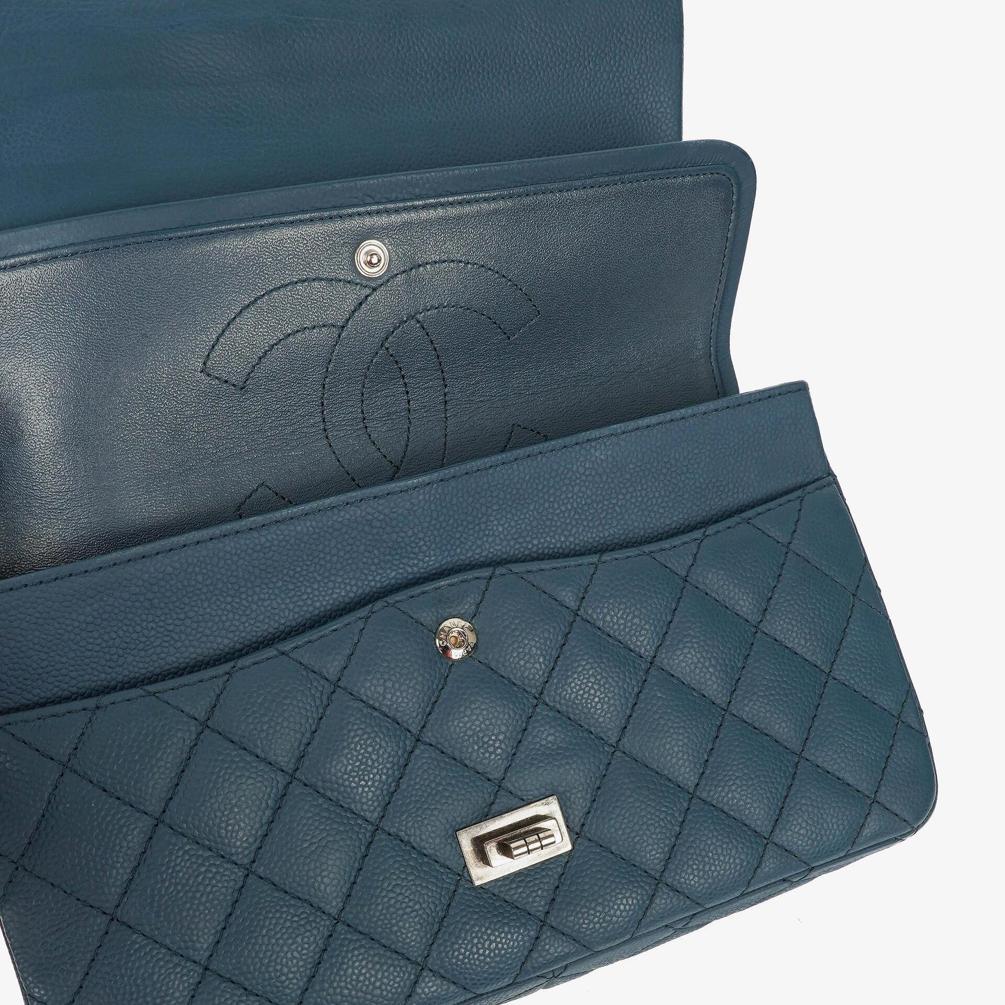 Chanel 2.55 Reissue Double Flap Tasche aus blauem gestepptem Caviar-Leder mit Ruthenium-Beschlägen