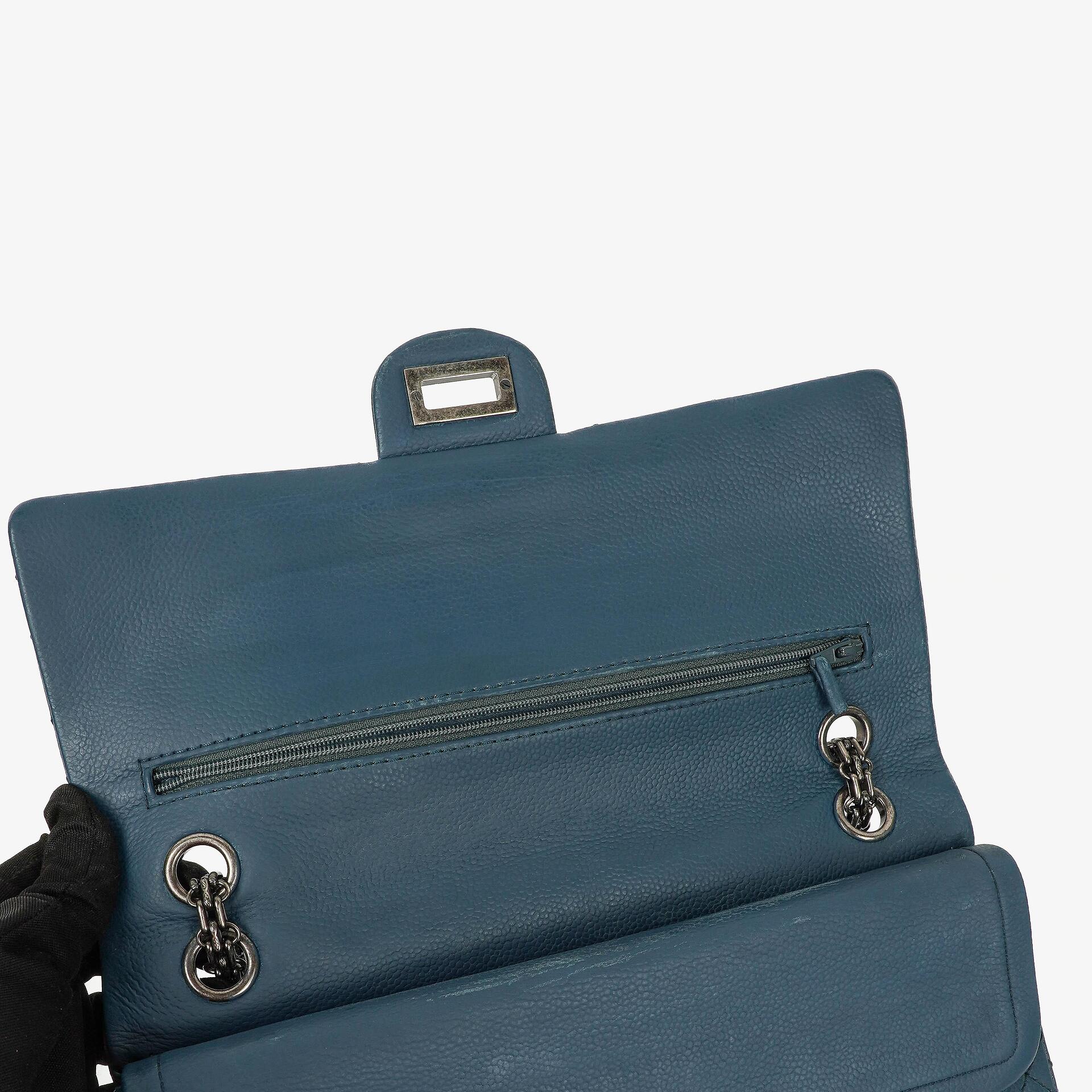 Chanel 2.55 Reissue Double Flap Tasche aus blauem gestepptem Caviar-Leder mit Ruthenium-Beschlägen