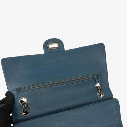 Chanel 2.55 Reissue Double Flap Tasche aus blauem gestepptem Caviar-Leder mit Ruthenium-Beschlägen