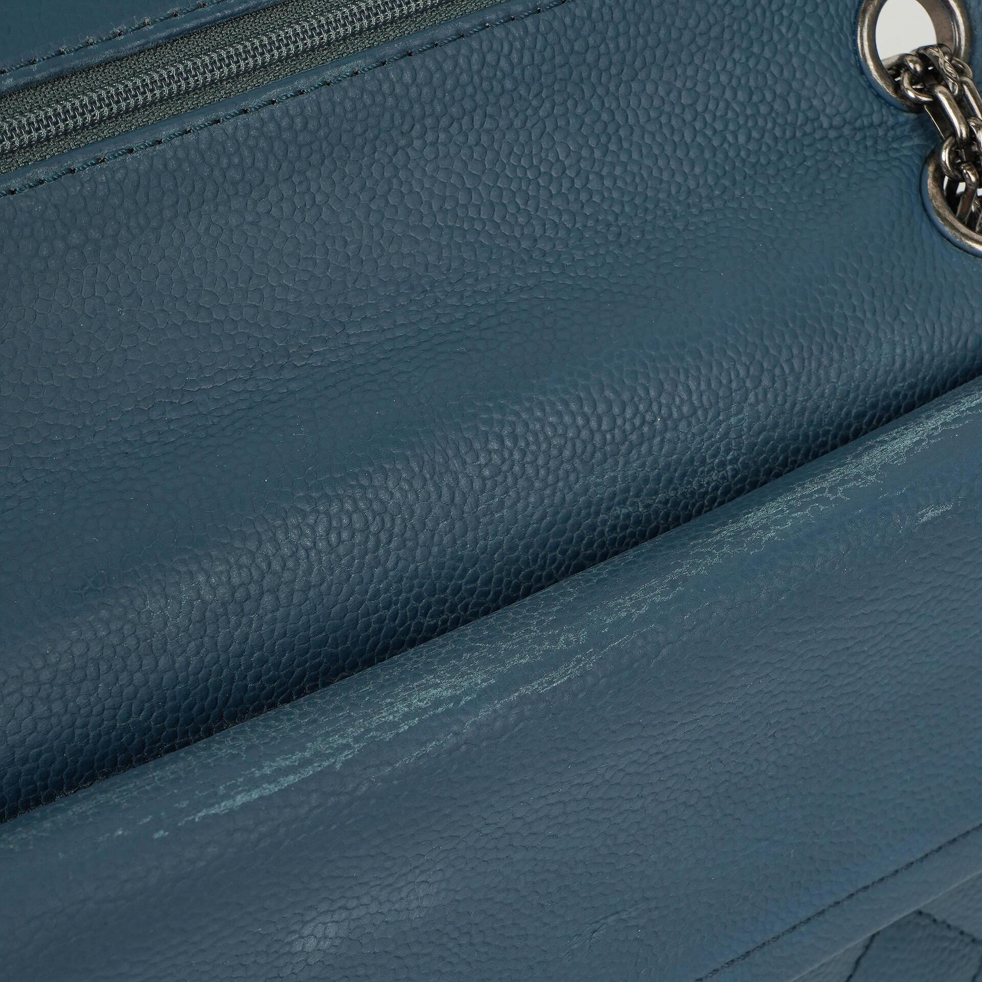 Chanel 2.55 Reissue Double Flap Tasche aus blauem gestepptem Caviar-Leder mit Ruthenium-Beschlägen