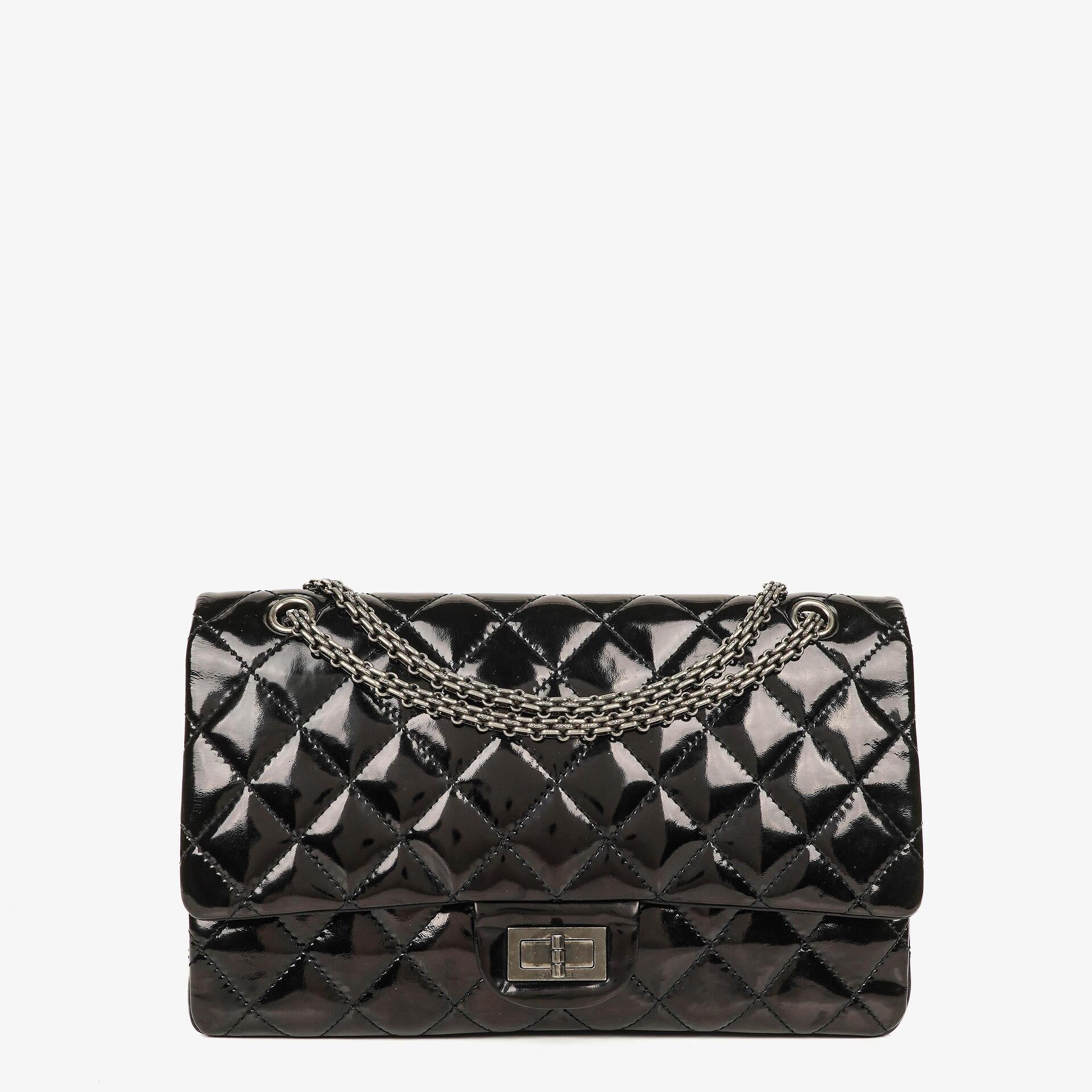 Chanel 2.55 Reissue 227 Double Flap Tasche aus Lackleder mit Ruthenium-Beschlägen